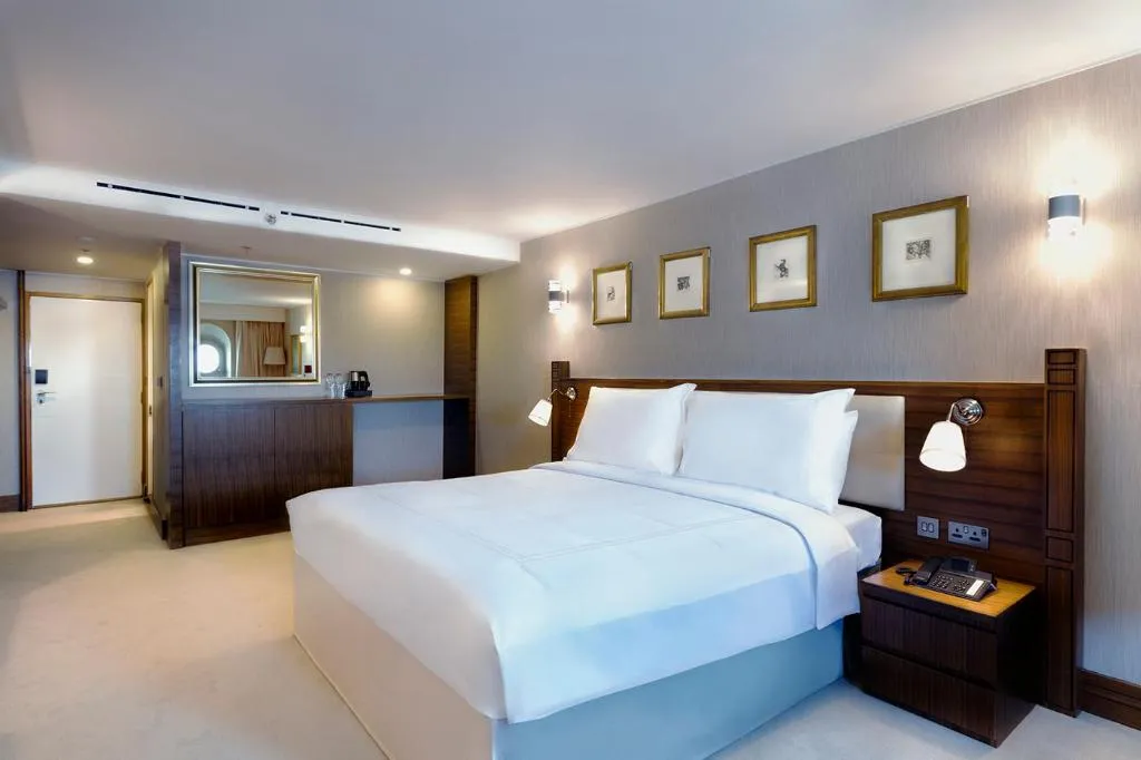 DOUBLE DELUXE Room, Queen Elizabeth 2, Dubai