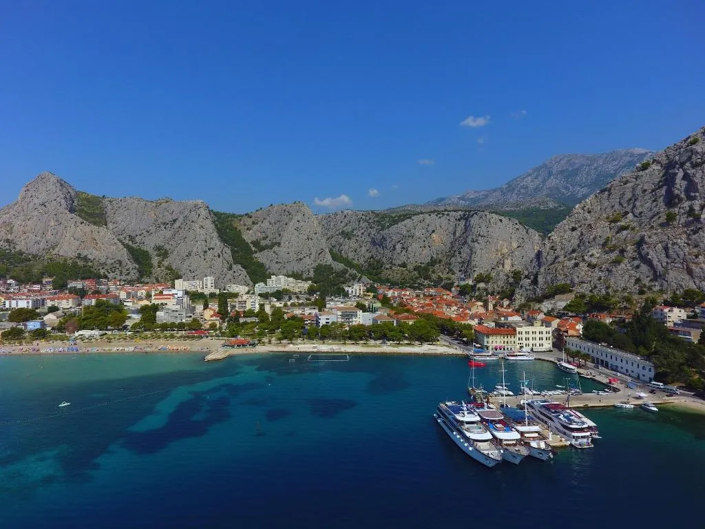 Beach, Inn By The River, Split