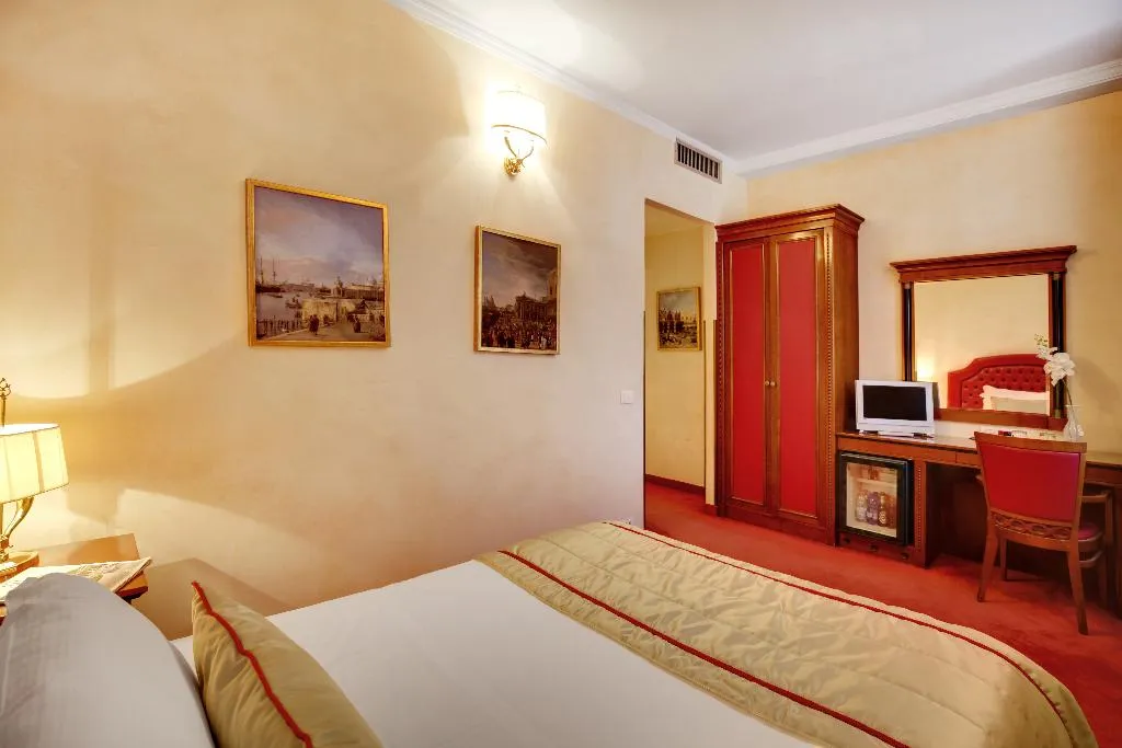 SINGLE CLASSIC Room, Dona Palace, Venice