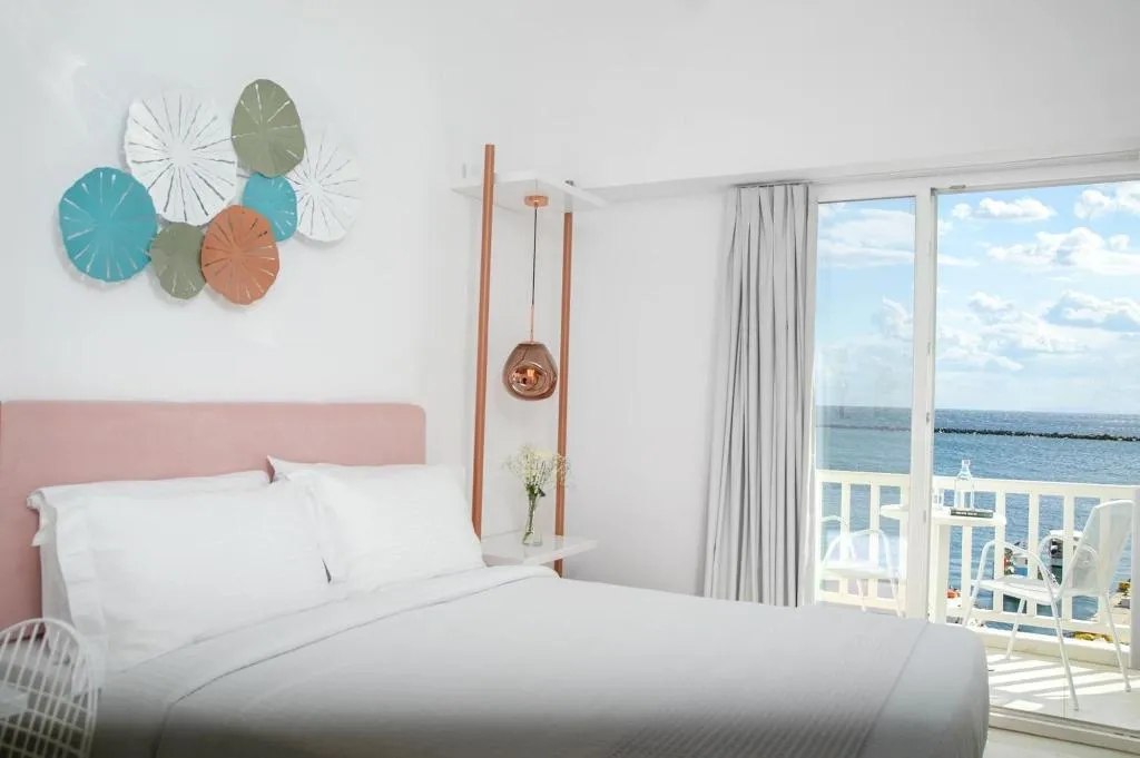 Room, Nama, Mykonos