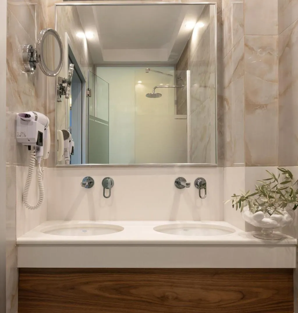 Room, 4- You Boutique, Thessaloniki