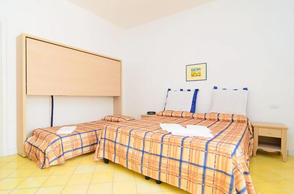 FAMILY ROOM STANDARD Room, Albergo Villa Giusto, Naples