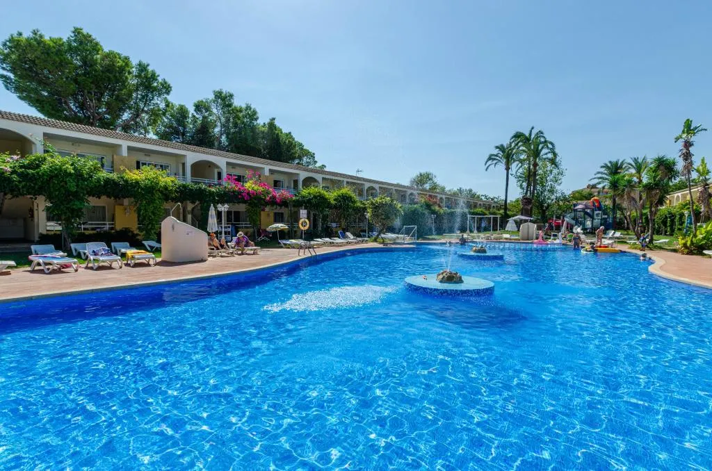 Pool, Mariner Club Apartments, Majorca