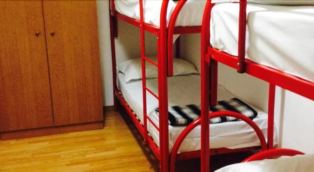 Room, Two Ducks Hostel, Naples
