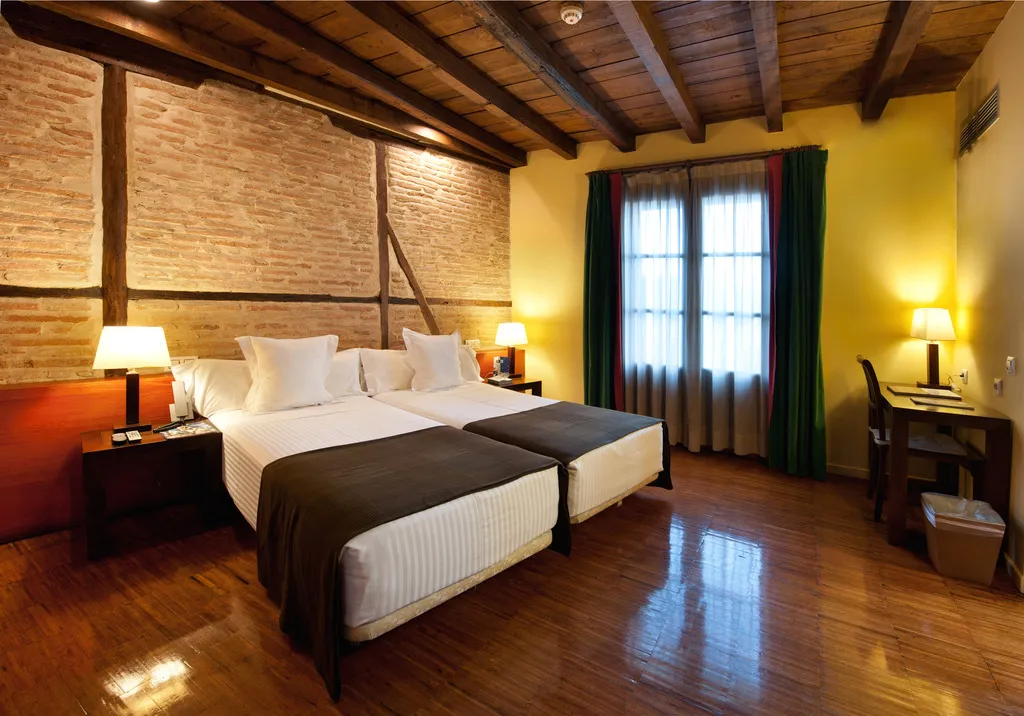 DOUBLE STANDARD Room, Abad Toledo, Madrid