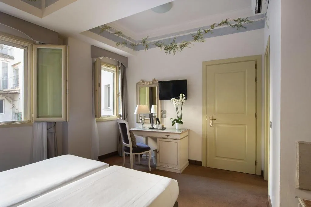 DOUBLE STANDARD Room, Art Atelier, Florence