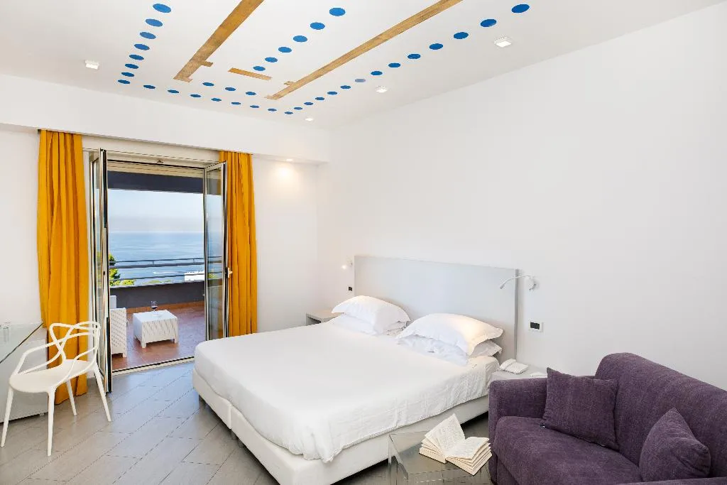 Double or Twin SUPERIOR SEA VIEW Room, Art Hotel Gran Paradiso, Naples