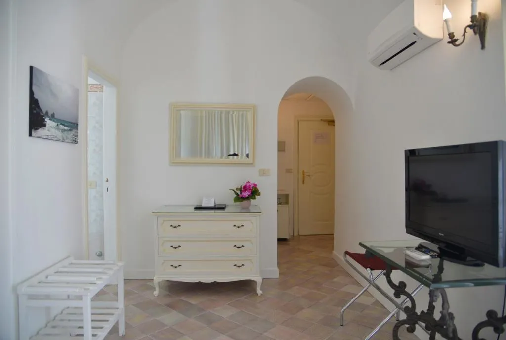 Double or Twin DELUXE GARDEN VIEW Room, Hotel Villa San Felice, Naples