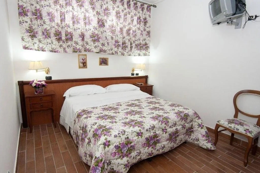 Room, Pompeii Ruins Hotel, Naples