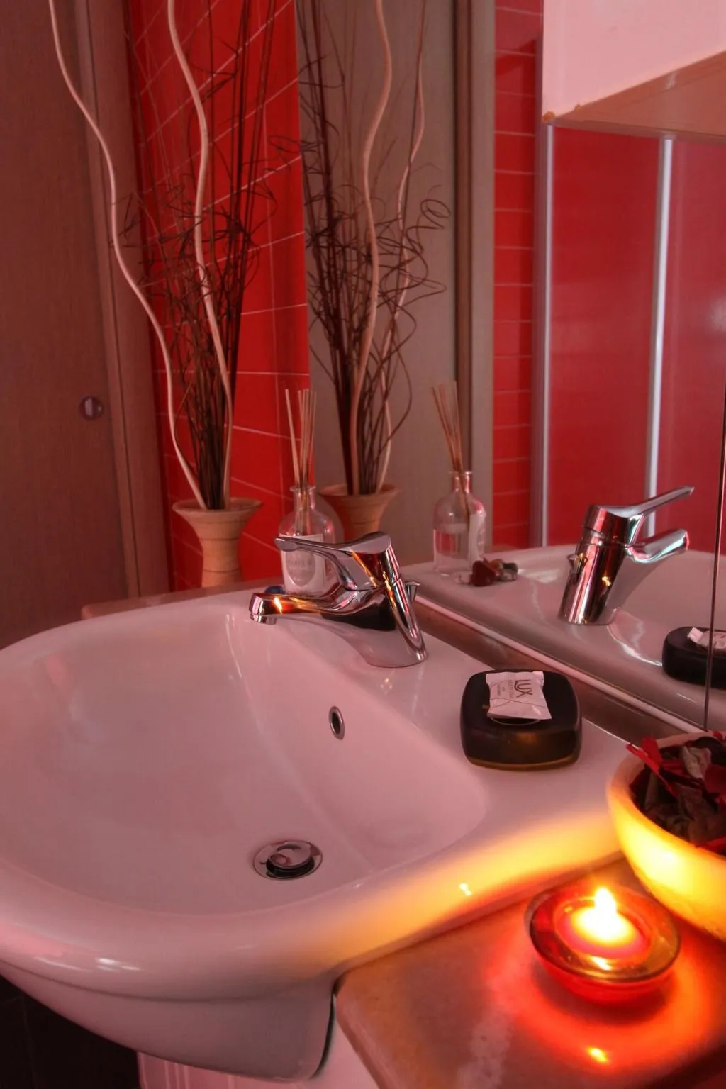 Room, Moonrose, Milan