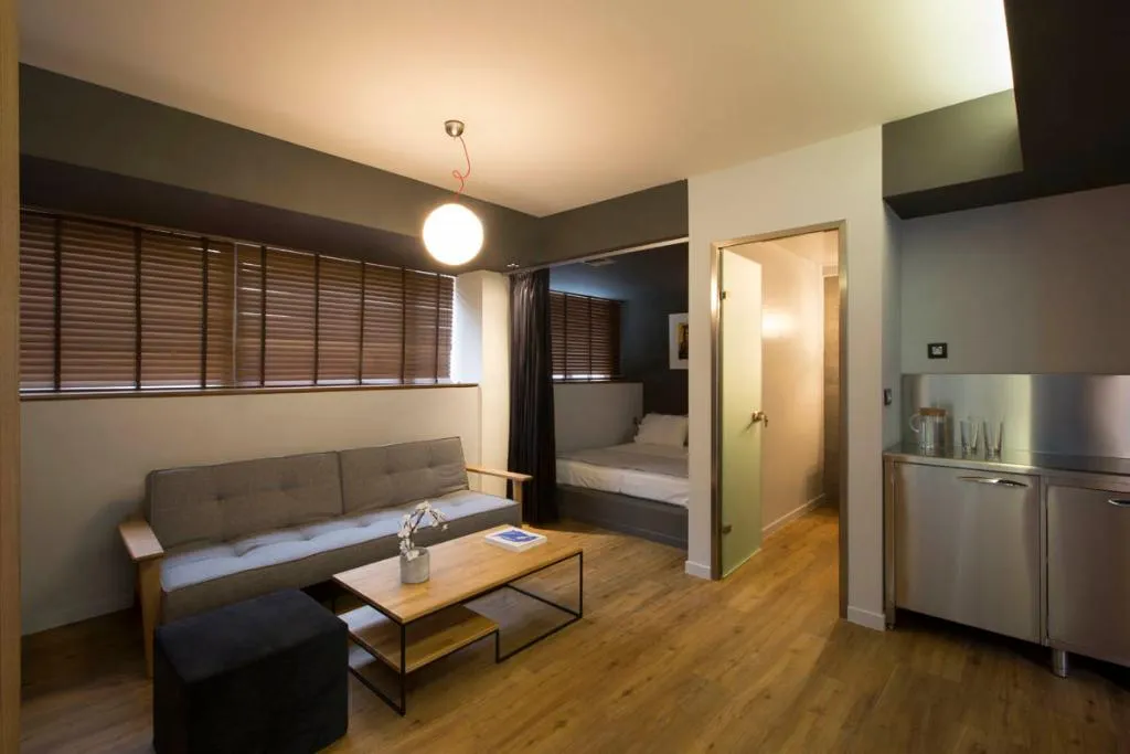 Room, Pi Athens, Athens