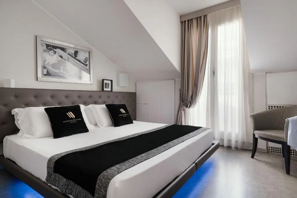 SUITE BUSINESS QUEEN BED Room, Montenapoleone Suites, Milan