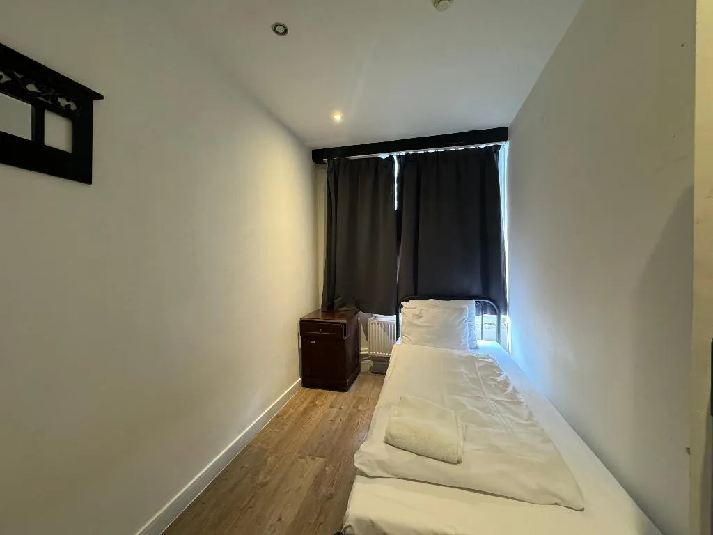 SINGLE WITH SHARED BATHROOM Room, Hotel La Belle Vue, Amsterdam