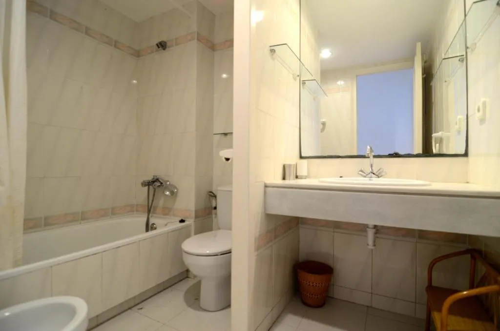 APARTMENT CAPACITY 4 TWO BEDROOMS Room, Green Club, Costa Brava