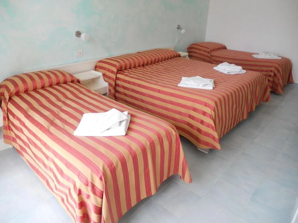 Room, Sporting Club America, Naples