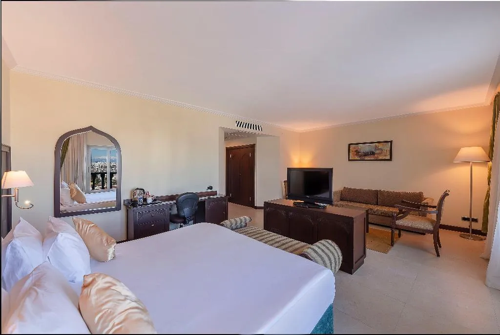 JUNIOR SUITE SEA FRONT Room, Crowne Plaza Antalya, Antalya