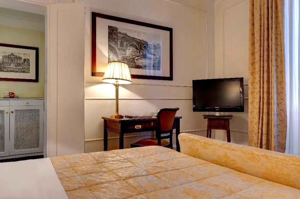 Double or Twin CLASSIC Room, Grand Hotel Plaza, Rome