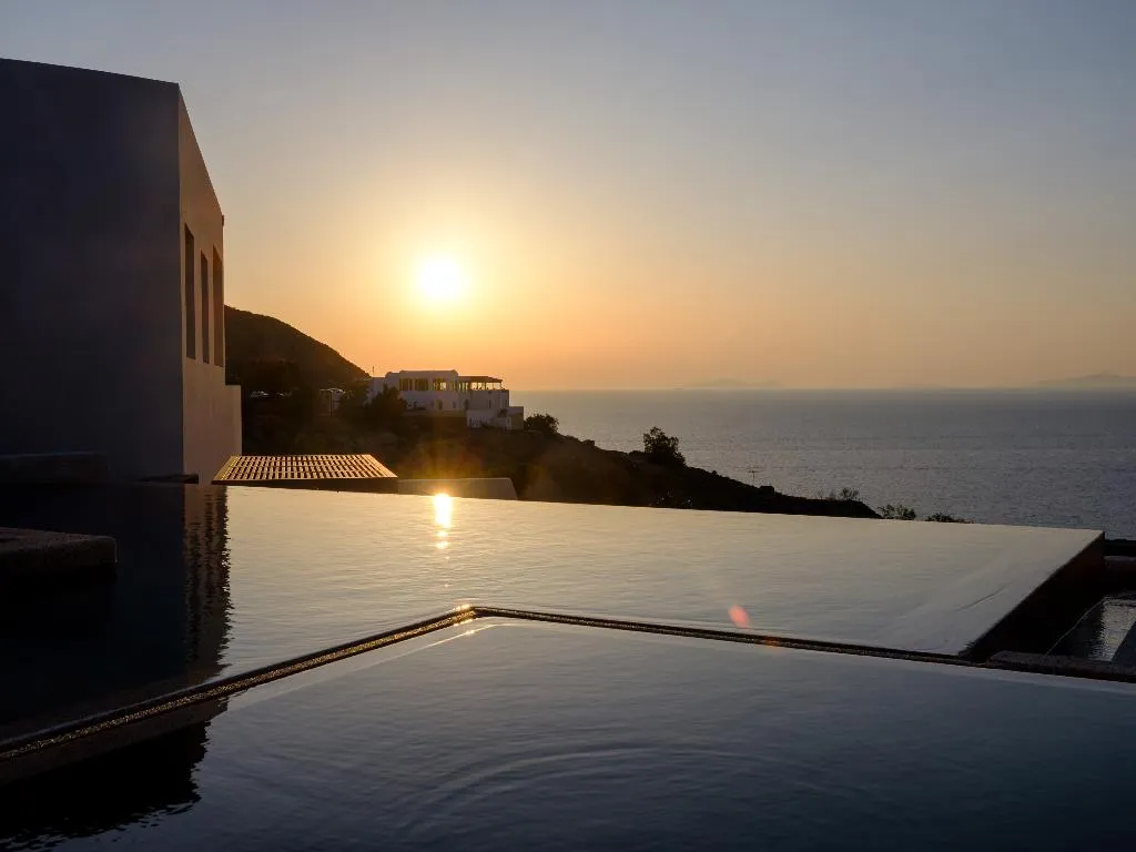 SUITE SEA VIEW WITH PRIVATE POOL Room, Potnia Theron Suites, Santorini