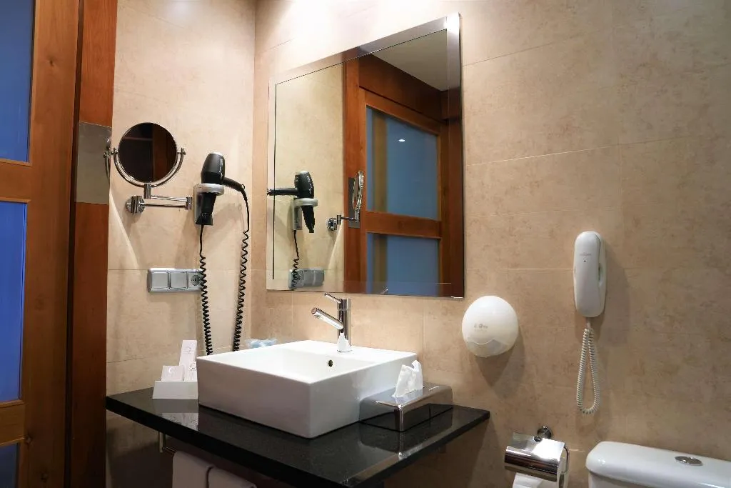 Room, Port Valencia Azafata, Valencia