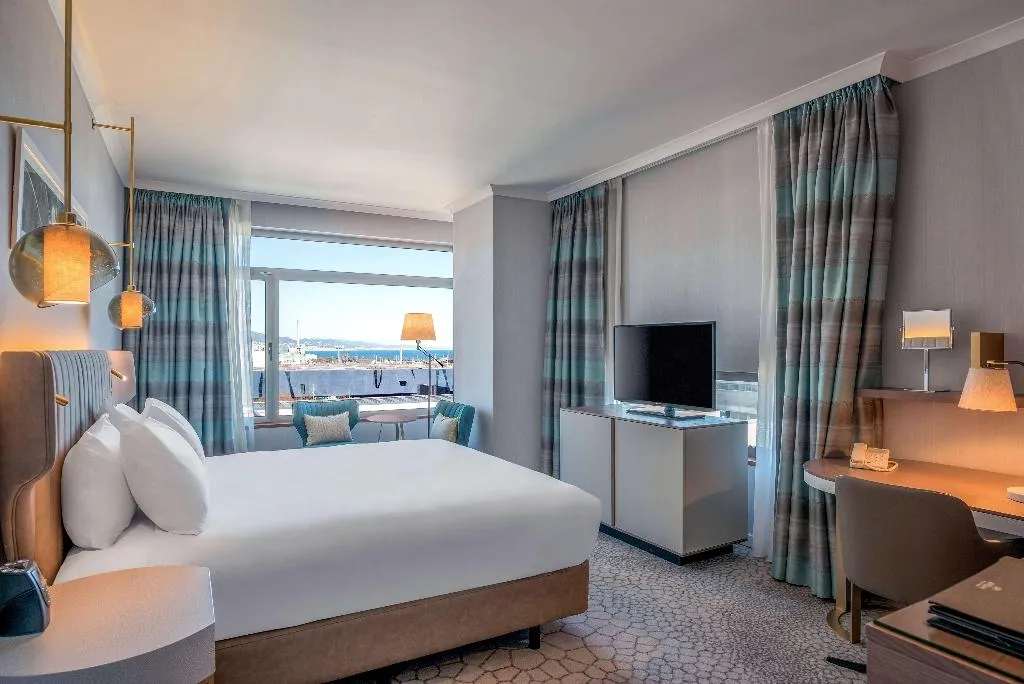 DOUBLE DELUXE KING BED Room, Hilton Diagonal Mar Barcelona, Barcelona