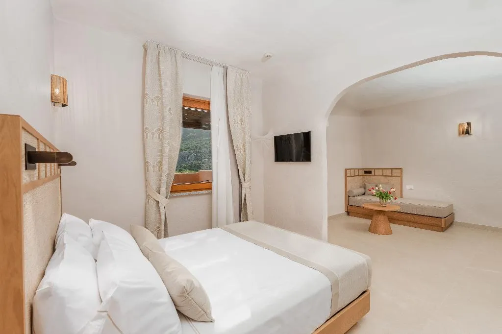 JUNIOR SUITE SUPERIOR GARDEN VIEW Room, Rocce Sarde, Olbia