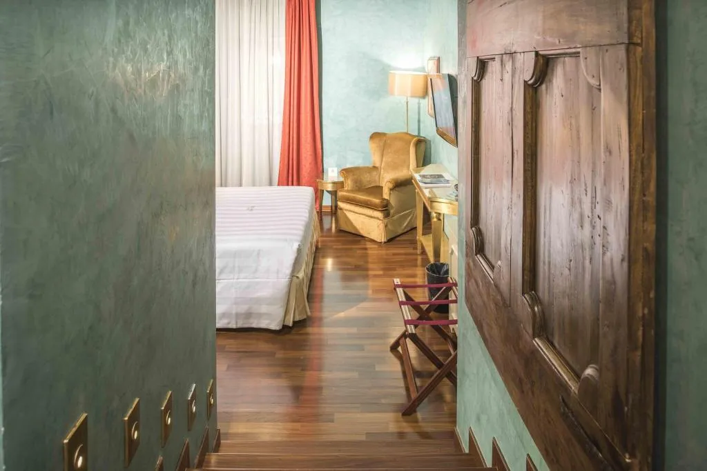 DOUBLE DELUXE WITH JACUZZI Room, Golden Tower Hotel & Spa, Florence