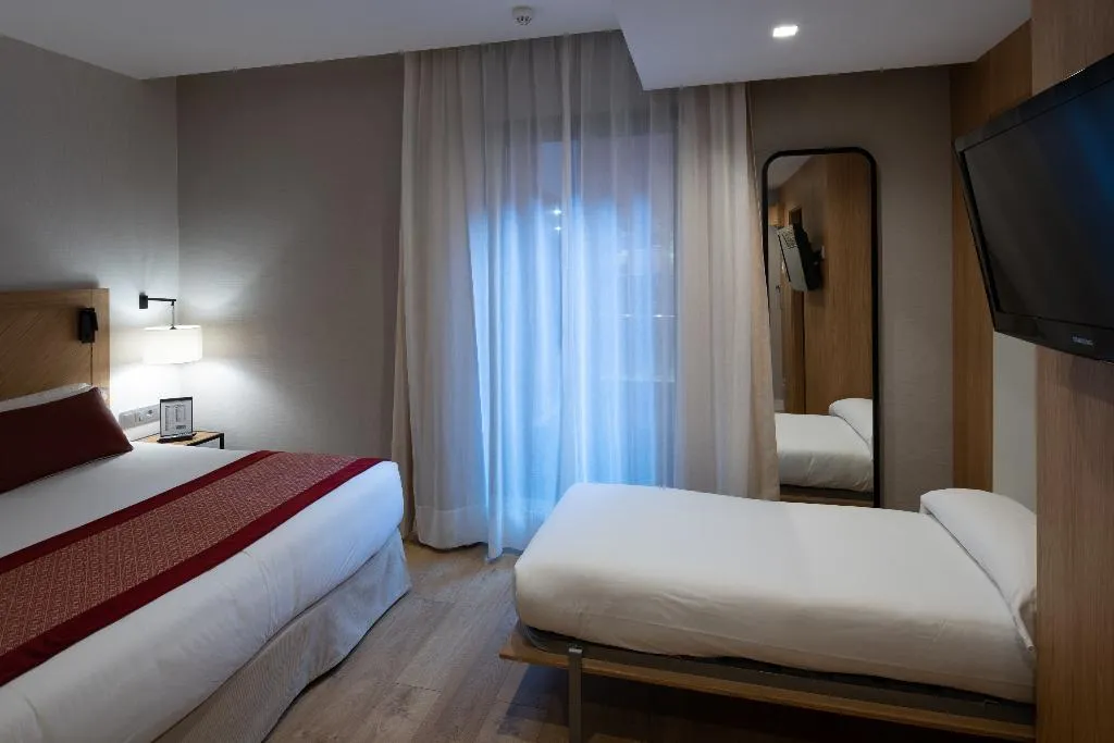 TRIPLE STANDARD Room, Catalonia Eixample 1864, Barcelona