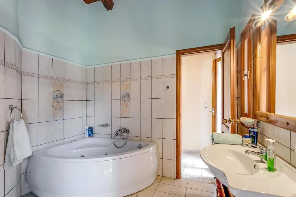 Room, Ifigenia Luxury Suites And Villas, Crete