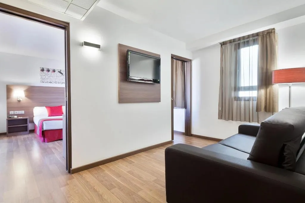 TRIPLE CAPACITY 3 Room, Best Auto Hogar, Barcelona