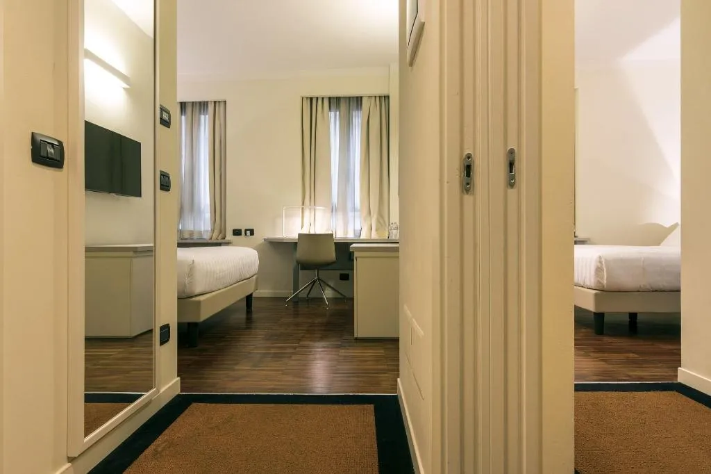 Room, 43 Station Hotel, Milan
