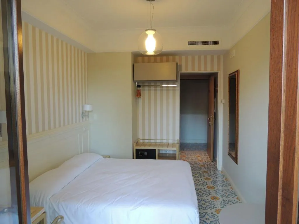 Double or Twin TWO BEDS Room, Hotel Zeus Pompei, Naples
