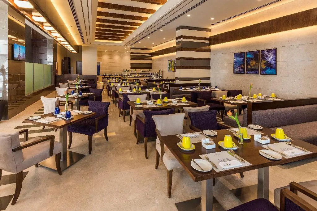 Restaurant, Golden Tulip Media Hotel, Dubai