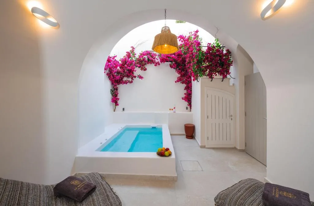 Room, La Madeleine Oia, Santorini