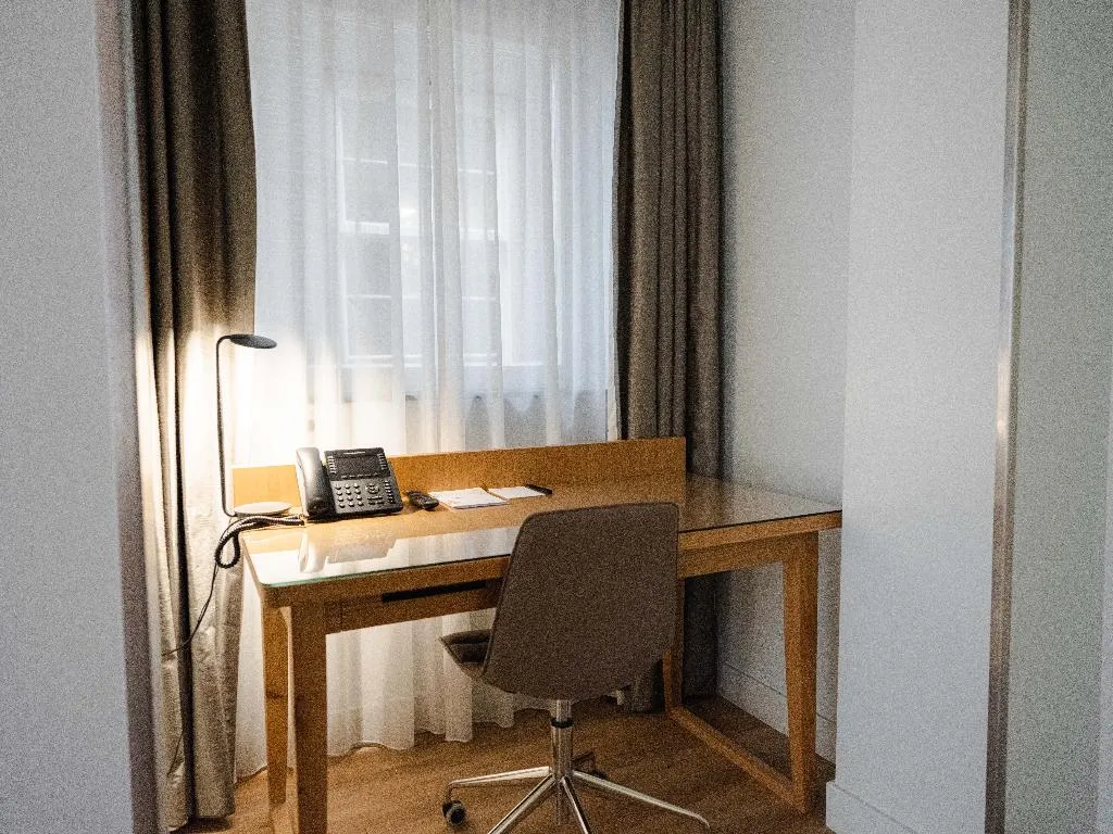JUNIOR SUITE WITH BALCONY Room, Swissotel Amsterdam, Amsterdam