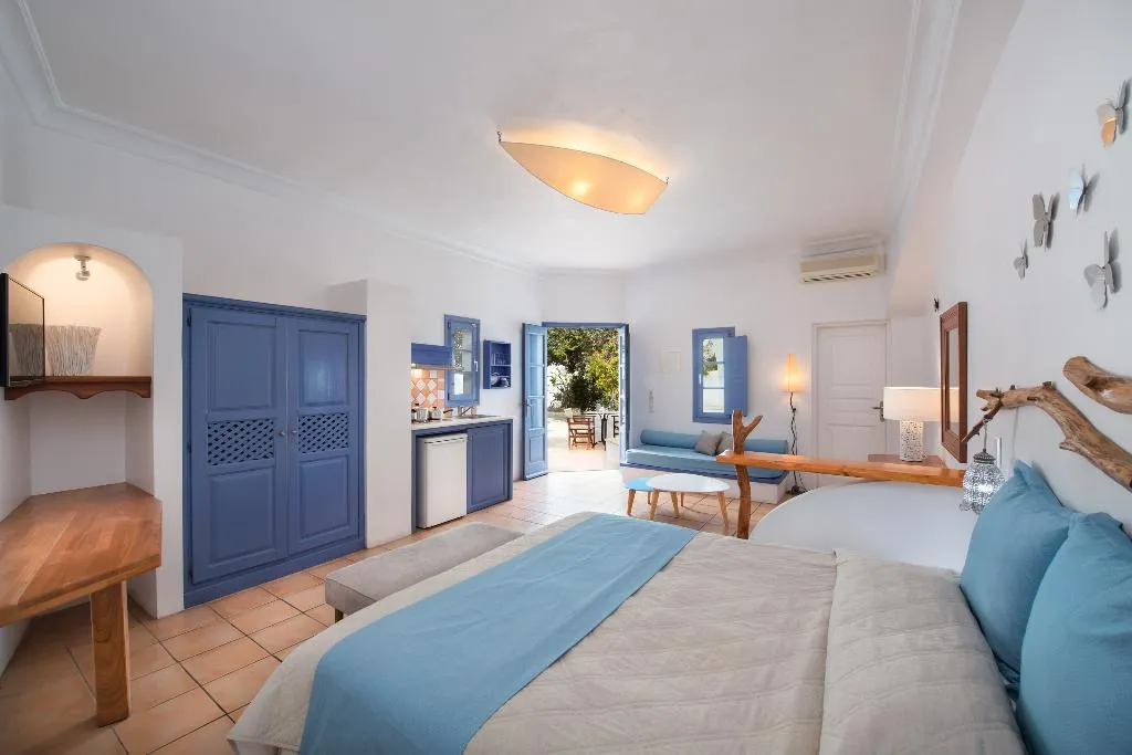 SUITE WITH JACUZZI Room, Meltemi Suites, Santorini