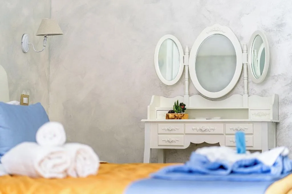 Room, Alma Adry, Naples