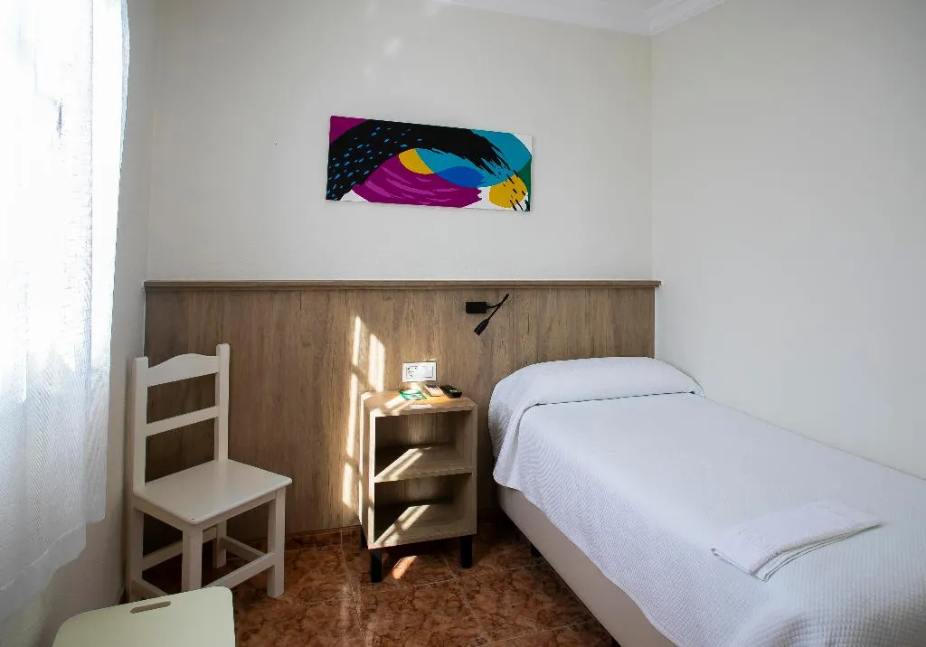 DOUBLE SINGLE USE WITH DOUBLE BED Room, Pensión dulces sueños, Seville