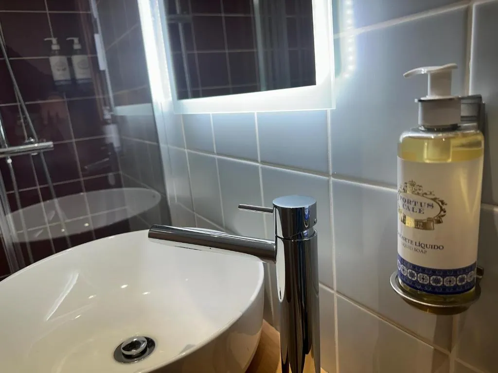 SINGLE STANDARD Room, Oporto Station Hostel & Rooms, Porto
