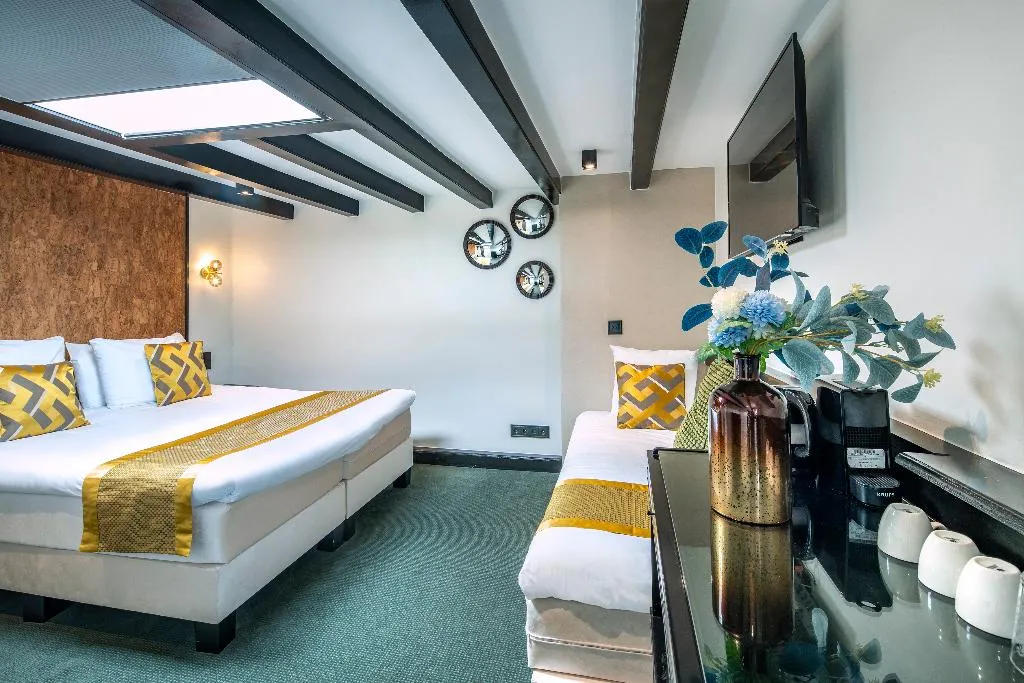 TRIPLE STANDARD Room, Sotel Amsterdam Central Station, Amsterdam