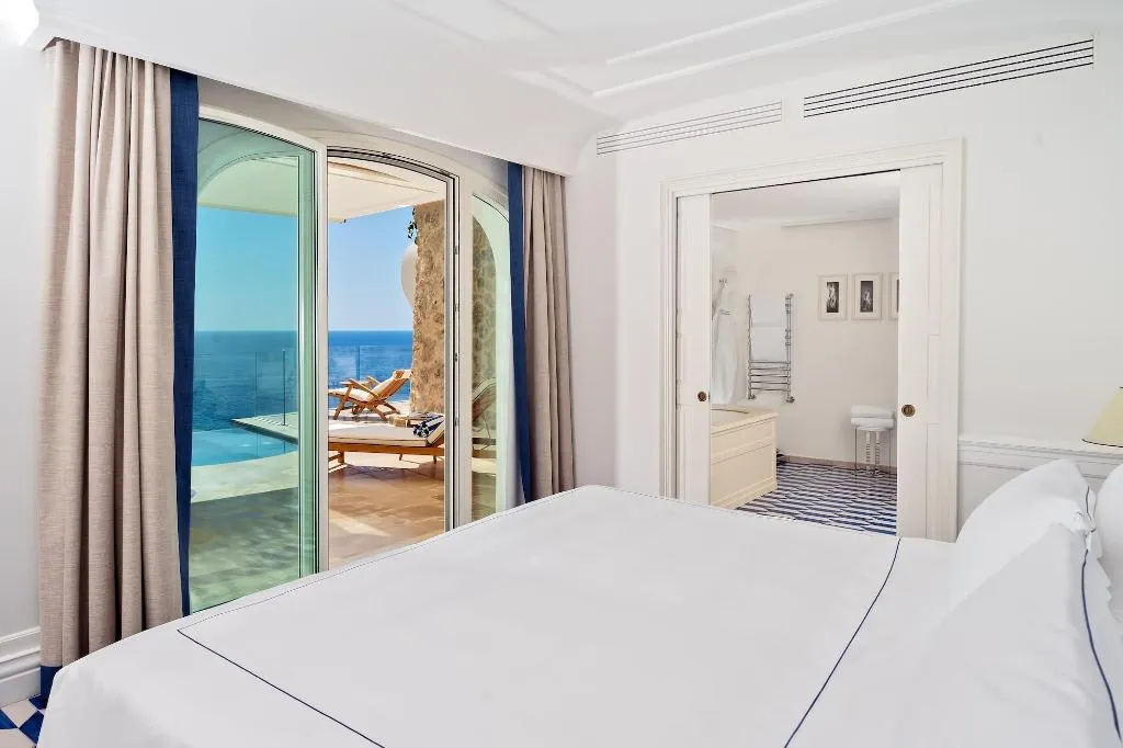 Room, Borgo Santandrea, Naples