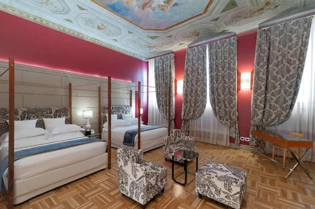 Room, Hotel Number Nine, Florence