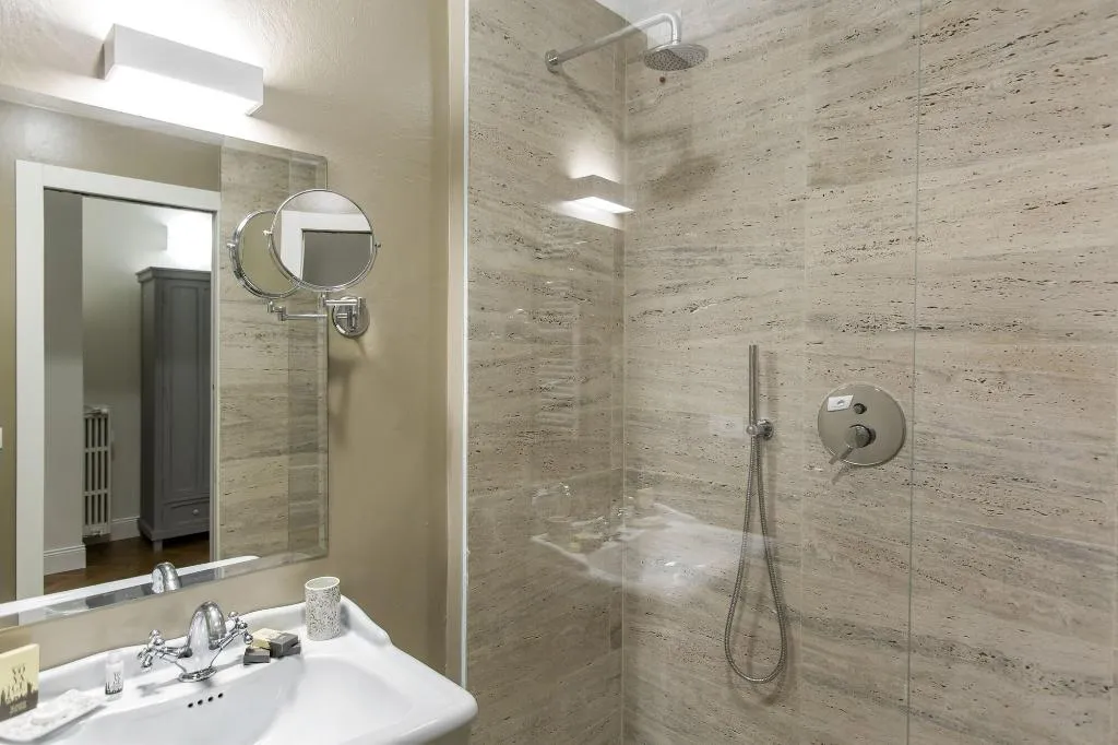 Room, Household - Settembrini 17, Milan