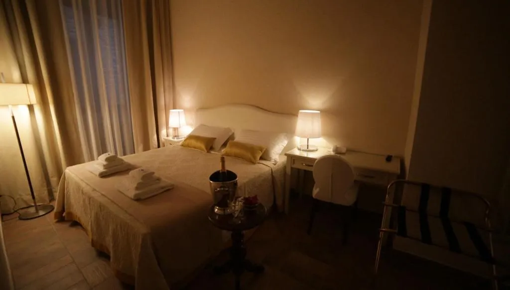 Room, Hotel Renaissance, Florence