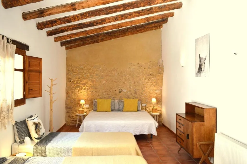 Room, Benali, Valencia