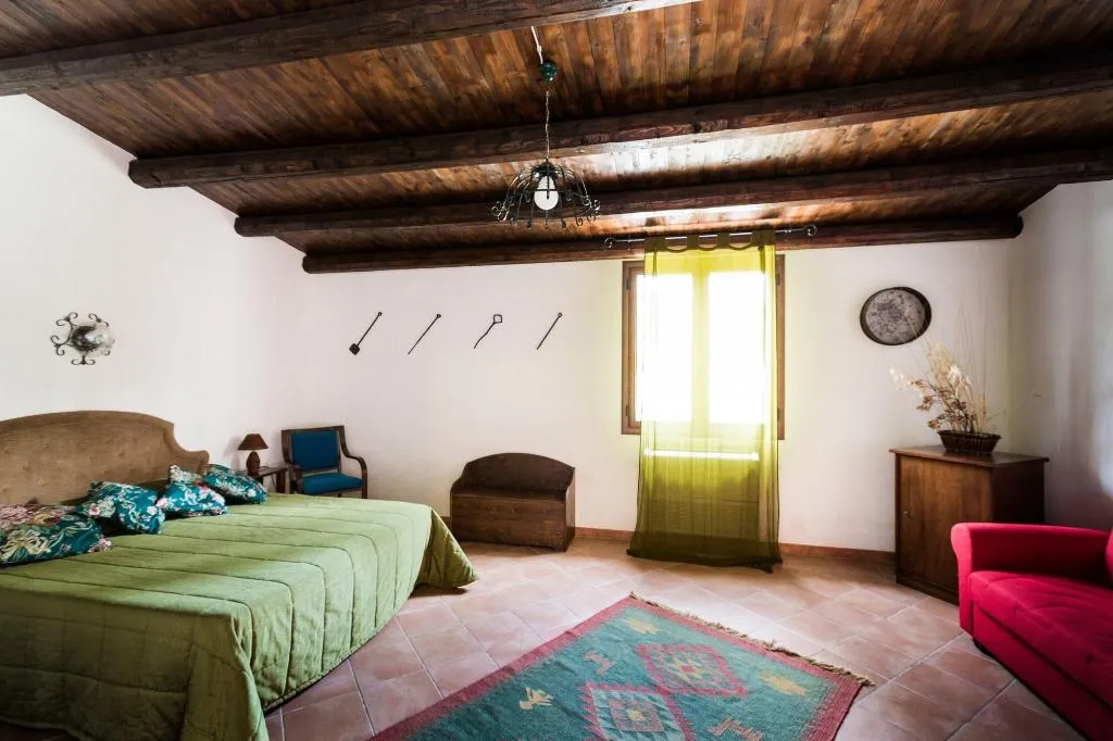 Room, Case di Latomie, Palermo