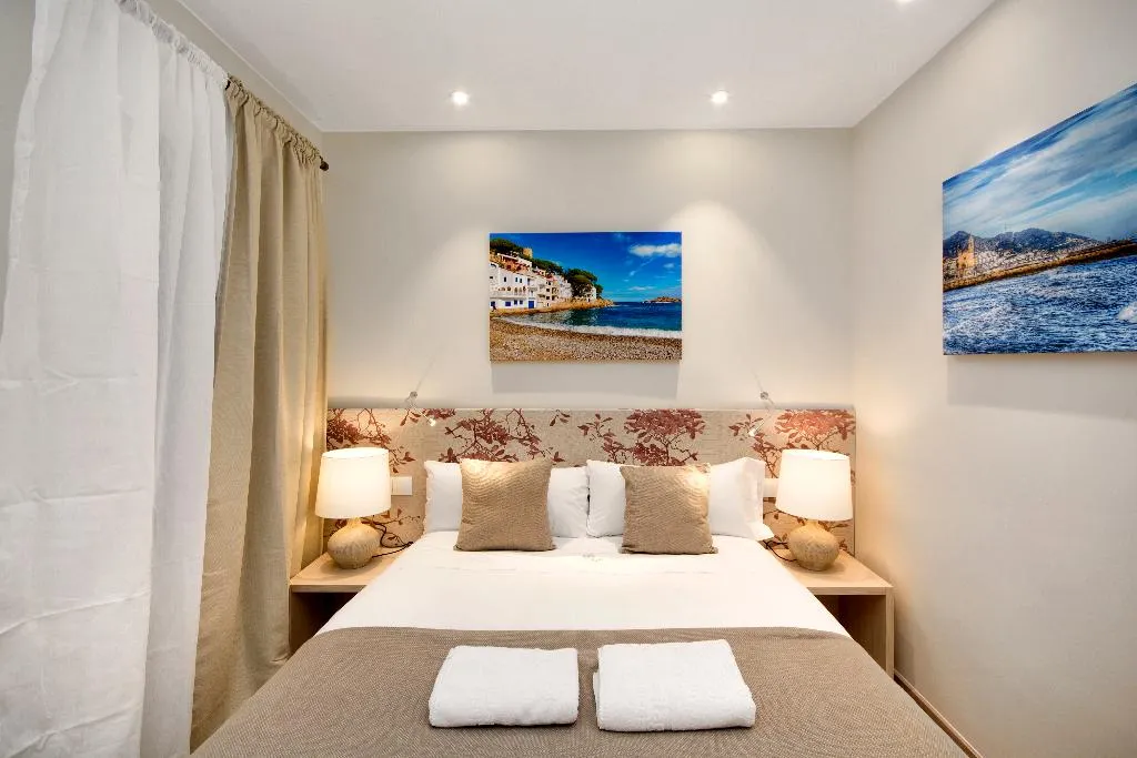 APARTMENT TWO BEDROOMS Room, Mercedes Heritage Apartments, Barcelona