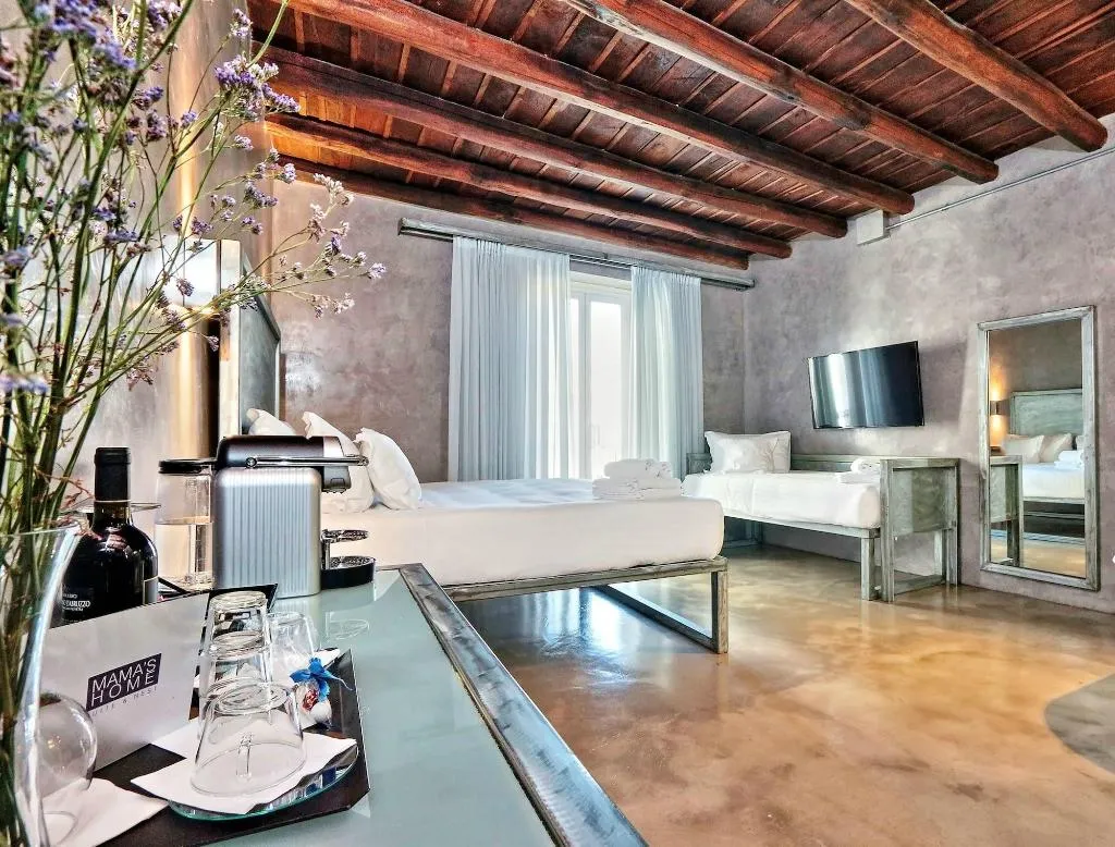 Room, Mama's Home Rome, Rome