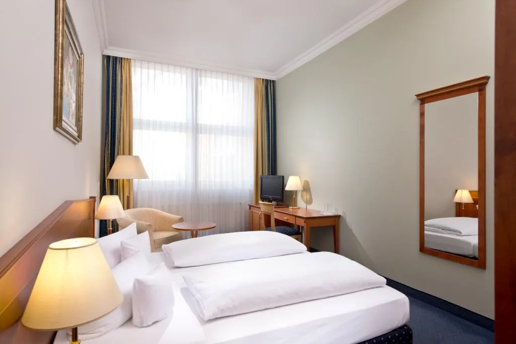 Double or Twin STANDARD Room, Wyndham Garden Berlin Mitte, Berlin