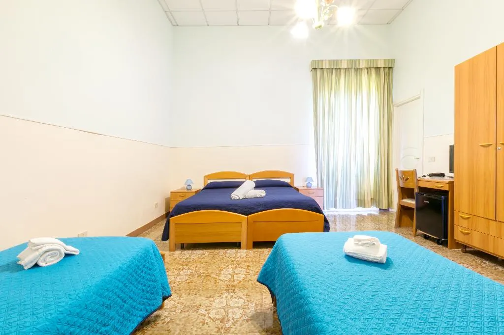QUADRUPLE STANDARD Room, Sisters' Hostel, Naples