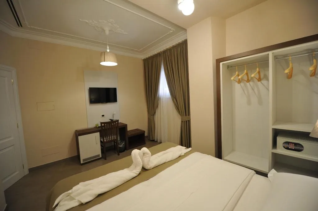 Room, Villa Zaccardi, Rome
